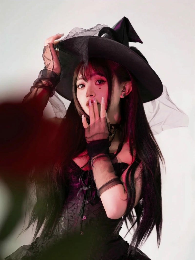 Cosplay phù thủy tạo hình phép thuật rất ấn tượng