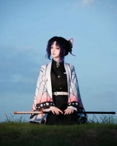 Cosplay shinobu bối cảnh mềm mại tôn vẻ nữ tính