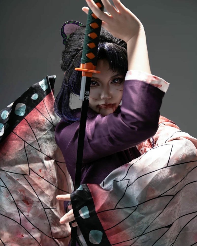 Cosplay shinobu thần thái điềm tĩnh mang vẻ huyền bí