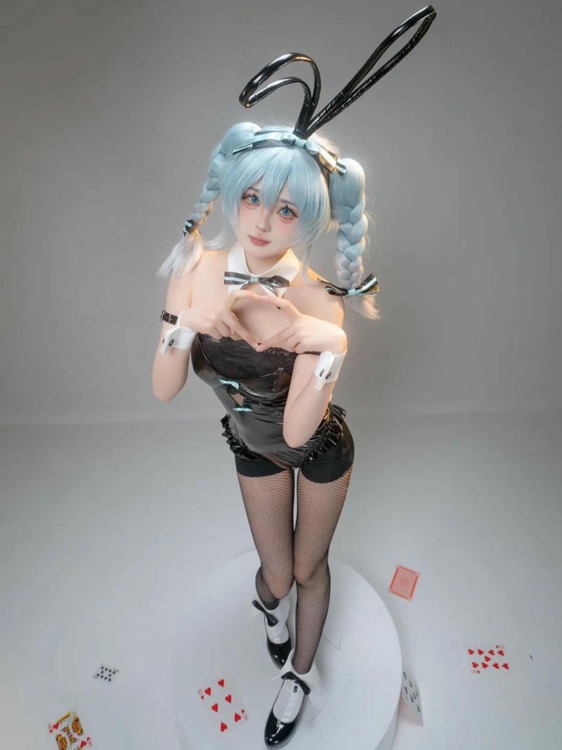 Cosplay thỏ bố cục hình ảnh rất cân đối đẹp