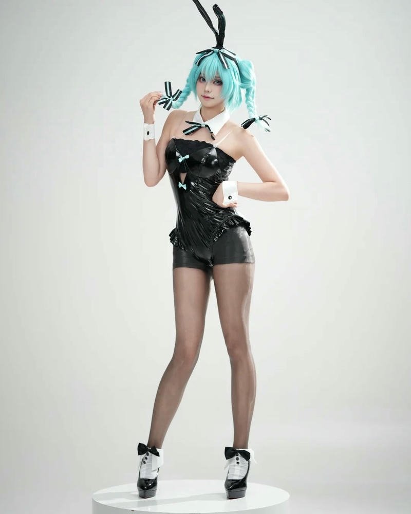 Cosplay thỏ phong vị hoạt hình rất sinh động vui