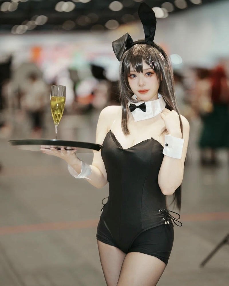 Cosplay thỏ sắc màu dịu dàng rất dễ chịu nhìn