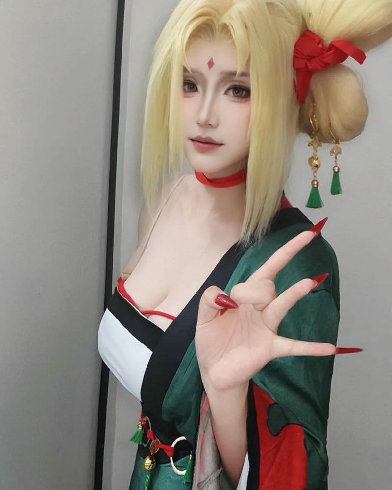 Cosplay tsunade concept anime thể hiện nữ thủ lĩnh mạnh