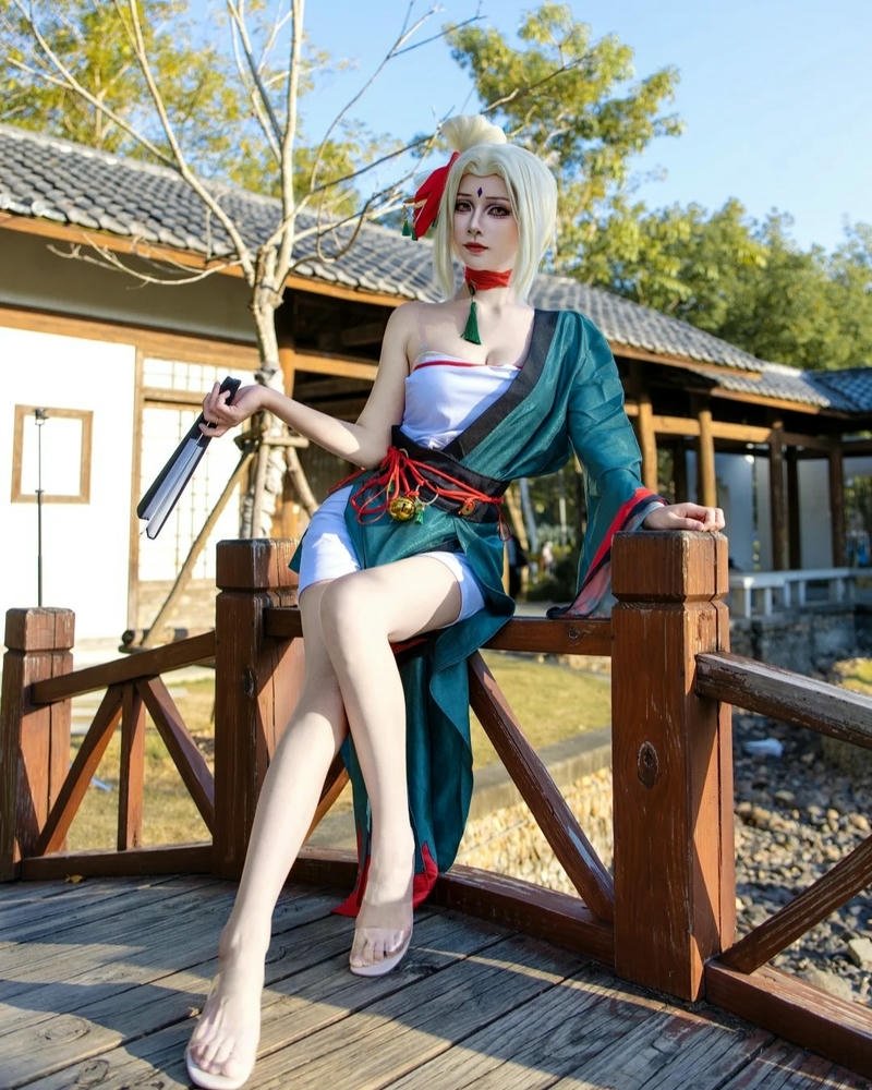 Cosplay tsunade phong cách trưởng thành đầy quyền lực nội