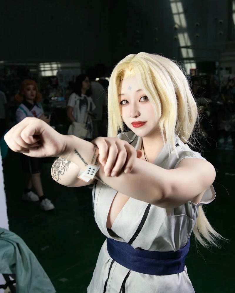 Cosplay tsunade phong thái dứt khoát đầy uy lực chiến