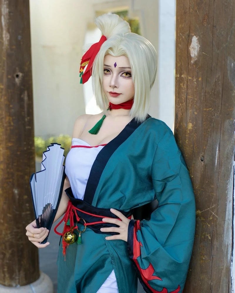 Cosplay tsunade phong thái tự tin đậm chất hokage nữ