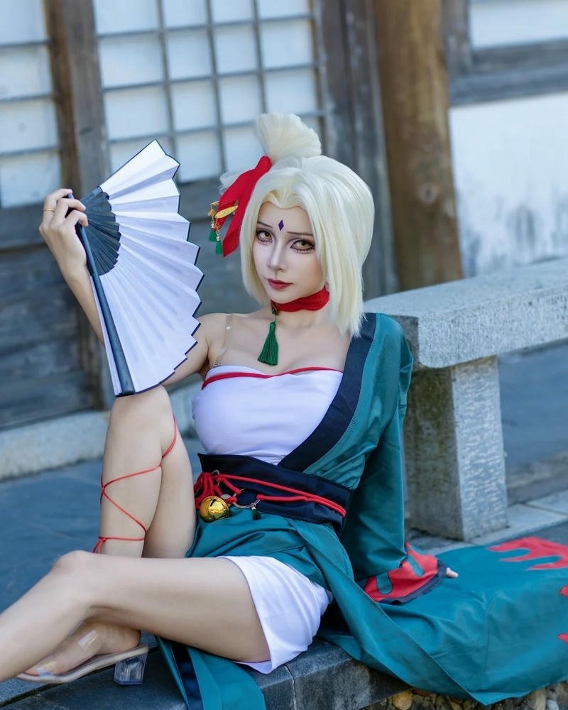 Cosplay tsunade tạo hình quyến rũ nhưng rất mạnh mẽ