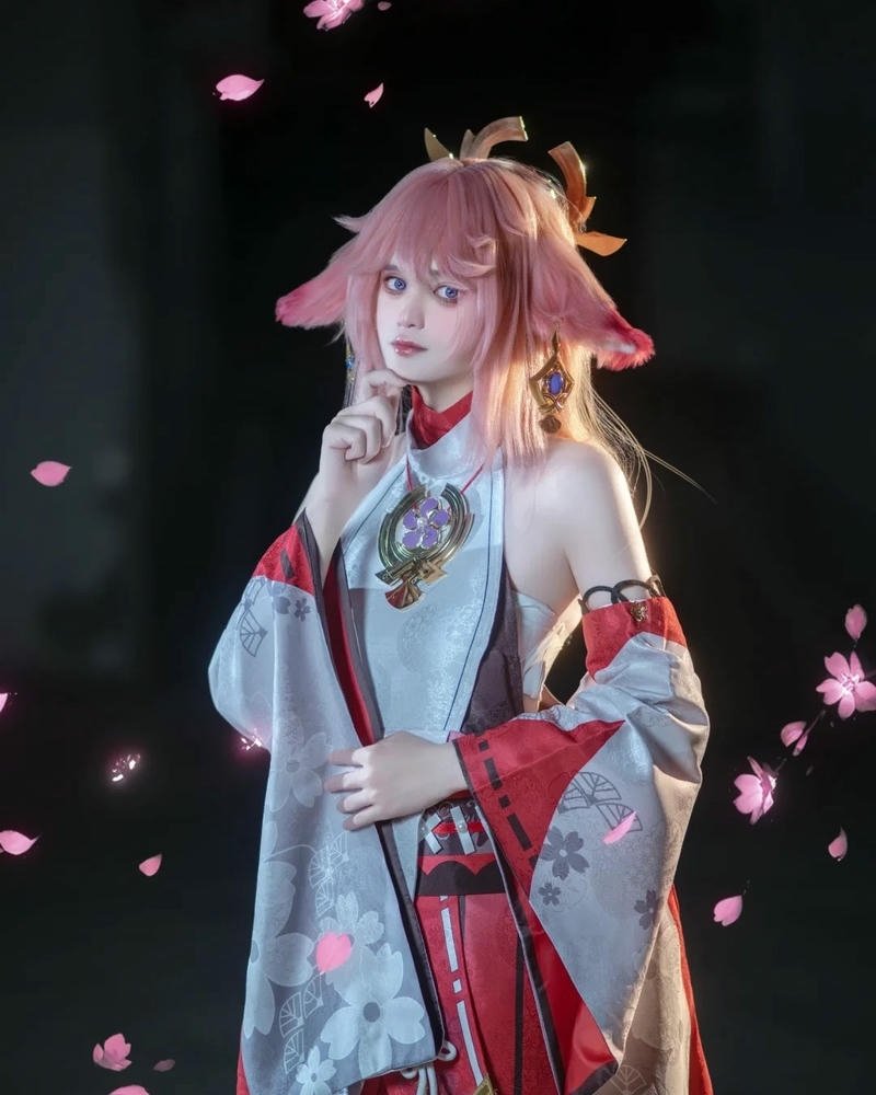 Cosplay yae miko thần thái tự tin pha chút tinh