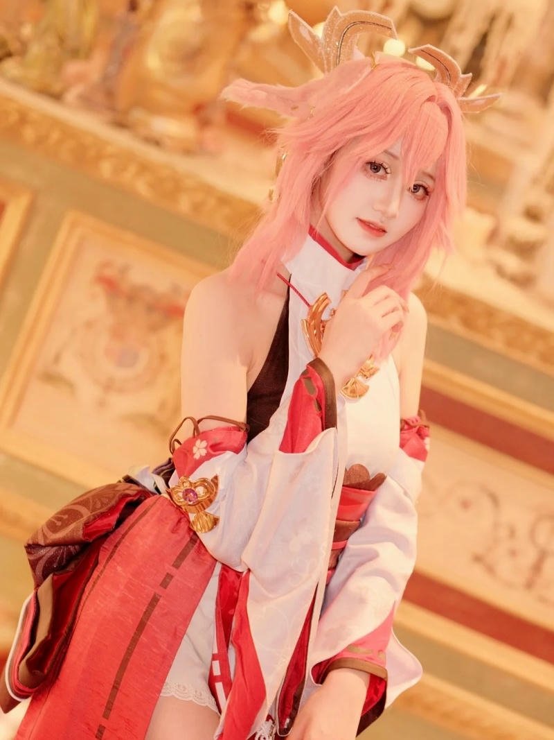 Cosplay yae miko trang điểm tinh tế tông màu nhẹ