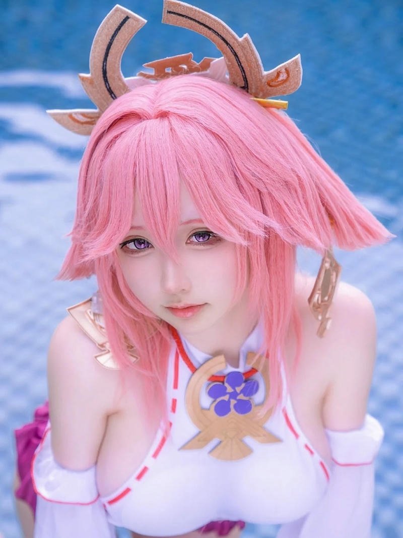 Cosplay yae miko trang phục tím hồng mang nét linh