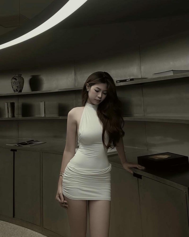 Gái xinh việt nam váy trắng vào bếp đảm đang dịu dàng