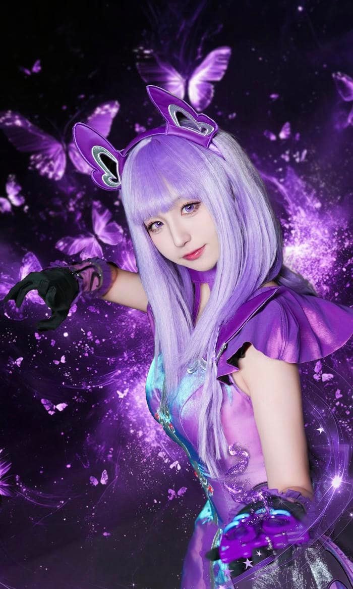 Hình gái xinh cosplay nhân vật anime với biểu hiện sinh động