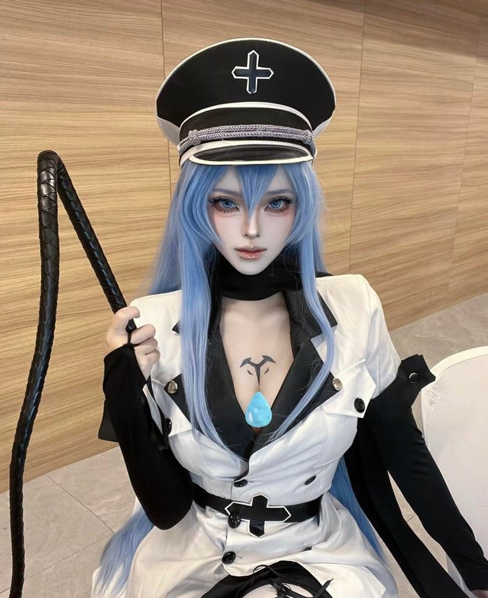 Hình gái xinh cosplay nhân vật anime với nét nhìn cuốn