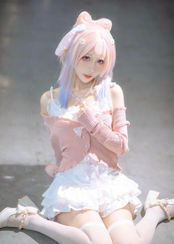 Hình gái xinh cosplay nhân vật anime với vẻ ngoài sáng