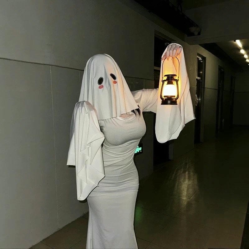 Hình tượng ma nữ màu sắc cosplay rất ấn tượng