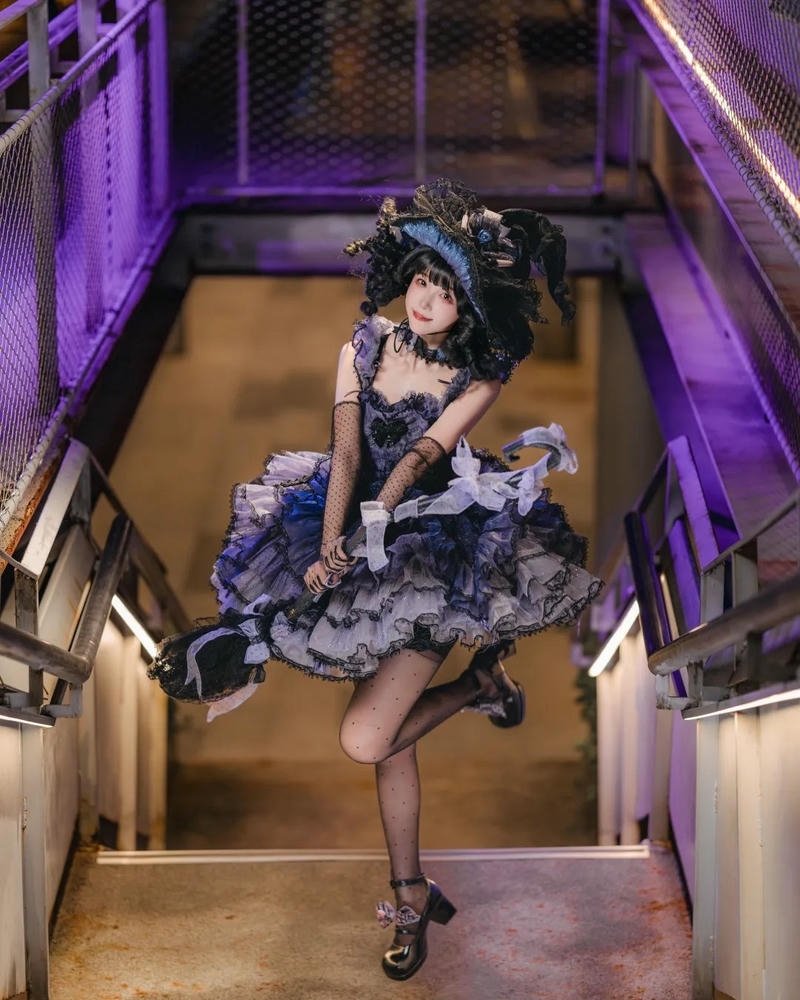 Hình tượng phù thủy được tái hiện bằng cosplay