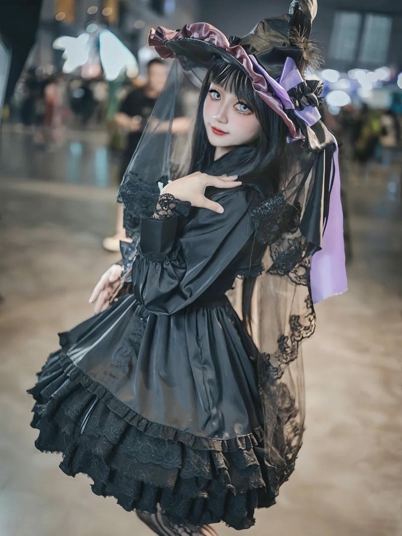 Hóa thân phù thủy theo hình thức cosplay nghệ thuật