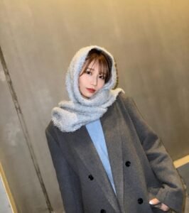 Hot girl Nhật quàng khăn ấm áp trong mùa đông