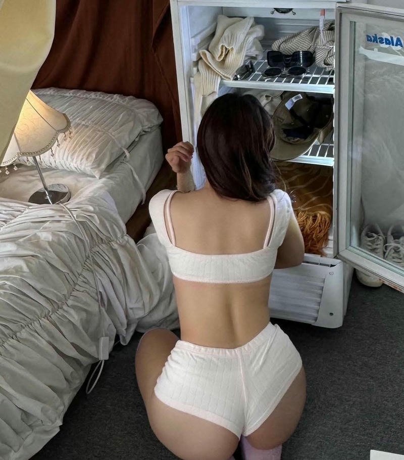 Hot girl mông to pose cực gợi tình