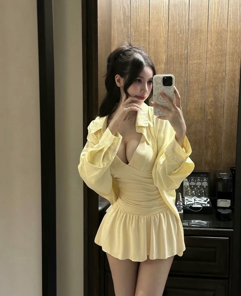 Hot girl tự sướng pose cực nóng bỏng