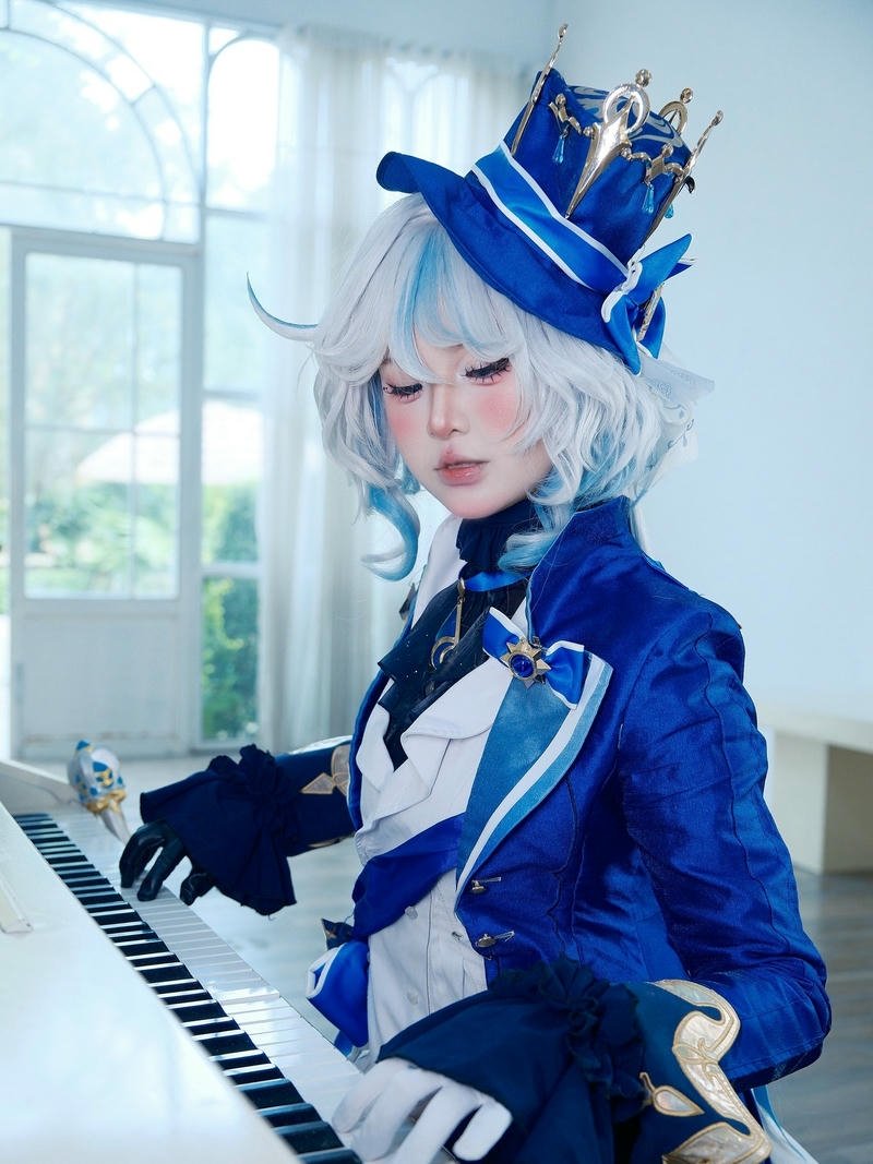 Mai Phương cosplay bố cục hài hòa rất bắt mắt