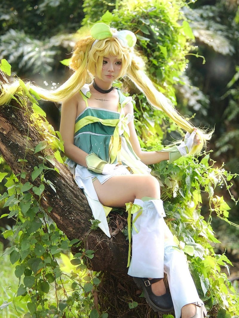 Mai Phương cosplay tạo dáng tự nhiên đầy sinh động