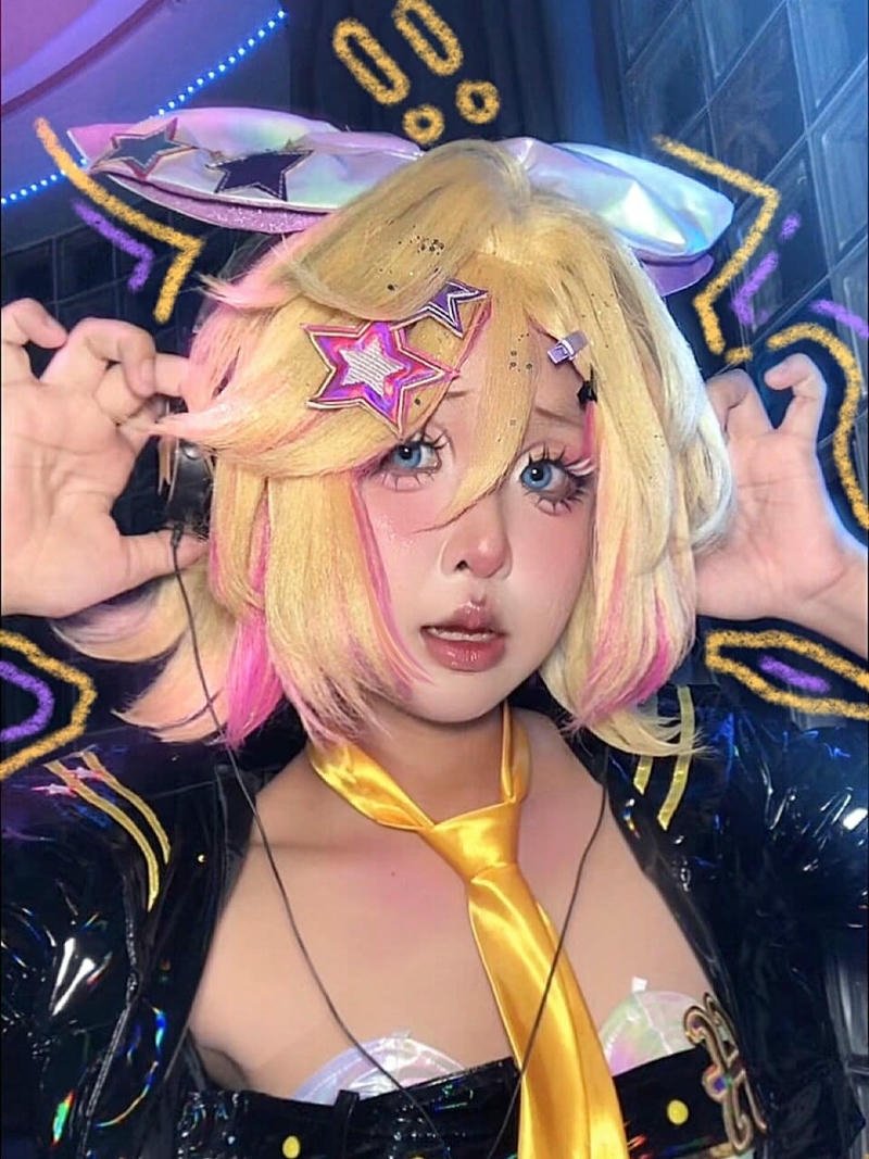 Mai Phương trong vai nhân vật cosplay rất sinh động