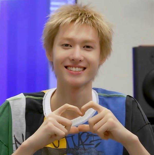 Meme thả tim phong trào giải trí trên mạng xã