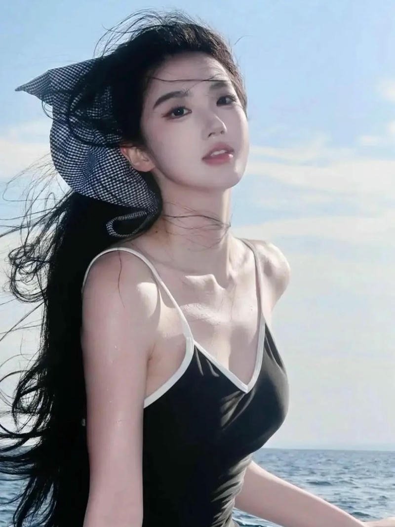 Mỹ nhân mạng thắt nơ xanh trên tóc xinh xắn