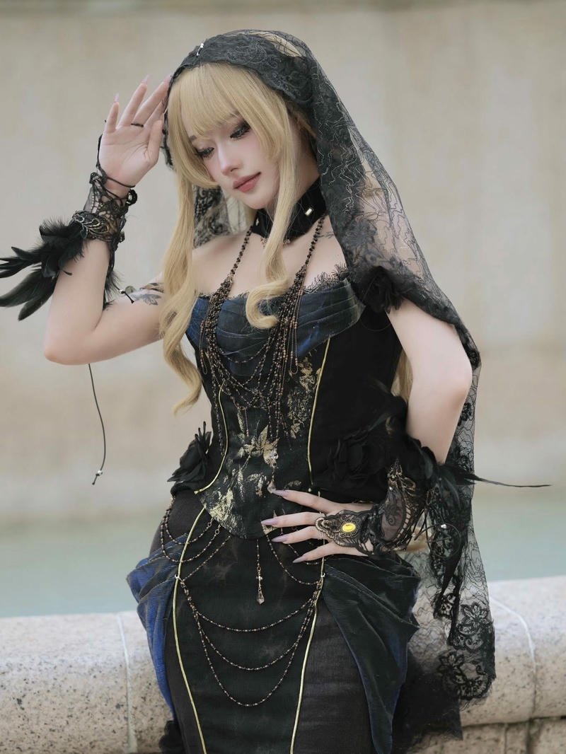 Nguyễn Thị Hà Vi cosplay ánh nhìn đầy cuốn hút