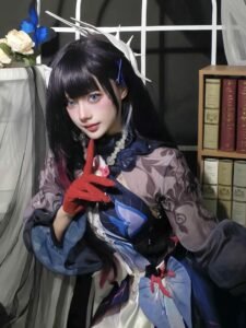 Nguyễn Thị Hà Vi cosplay biểu cảm mặt sinh động
