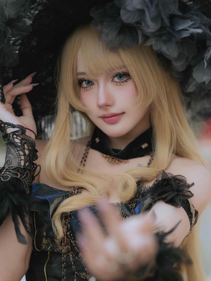 Nguyễn Thị Hà Vi cosplay biểu diễn rất tự tin