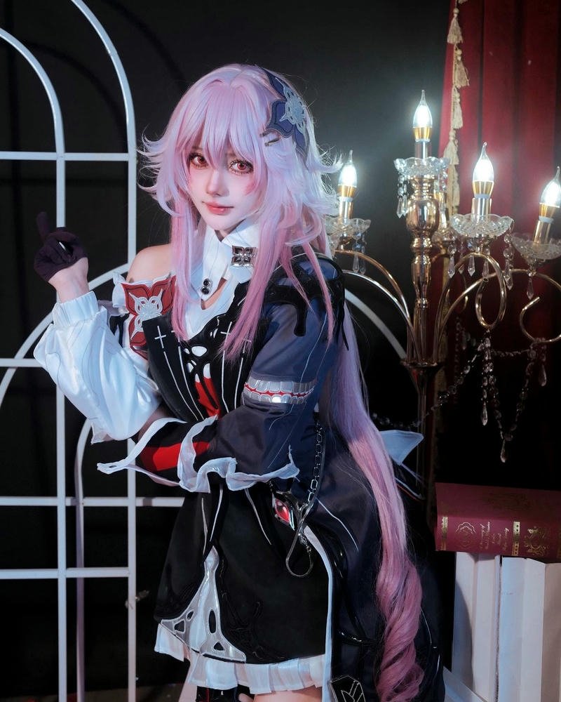 Nguyễn Thị Hà Vi cosplay nhân vật rất cuốn hút
