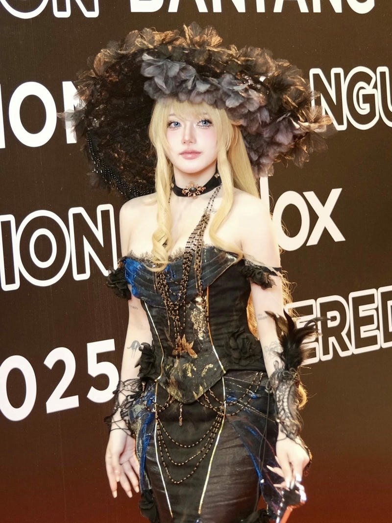 Nguyễn Thị Hà Vi cosplay phong cách cuốn hút mạnh