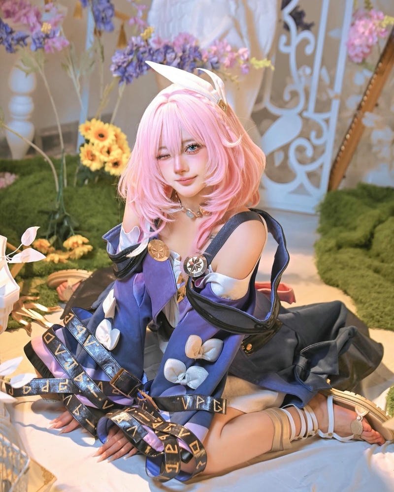 Nguyễn Thị Hà Vi cosplay phong thái chuyên nghiệp cao