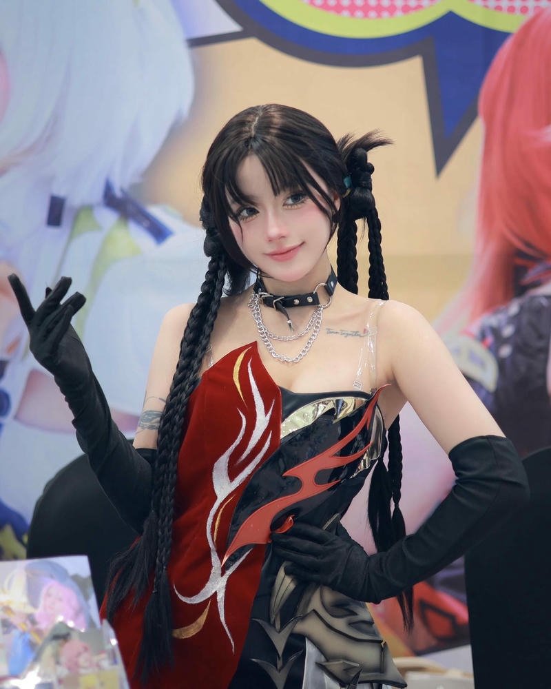 Nguyễn Thị Hà Vi cosplay tạo dáng tự nhiên đẹp