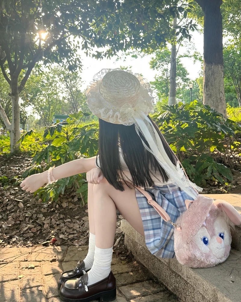 Nhân vật nữ sinh được cosplay với phong thái trẻ