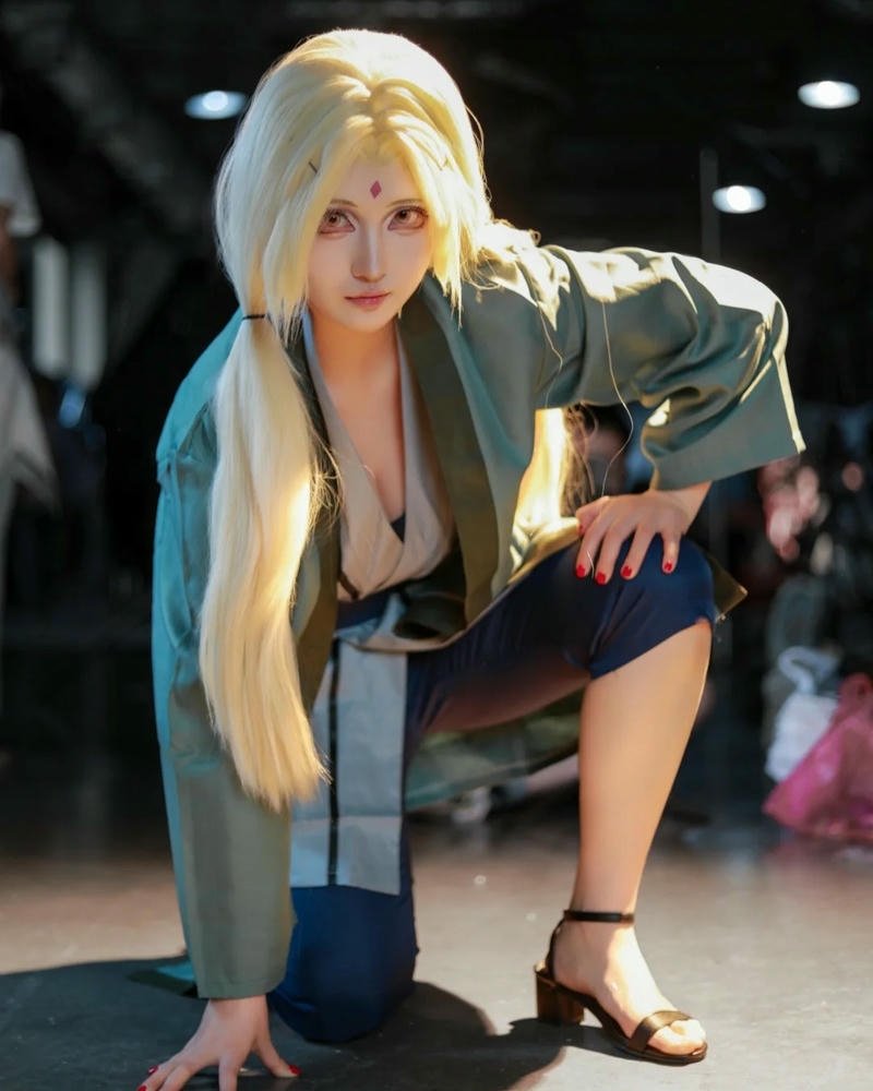 Nhân vật tsunade được tái hiện qua cosplay đầy lực