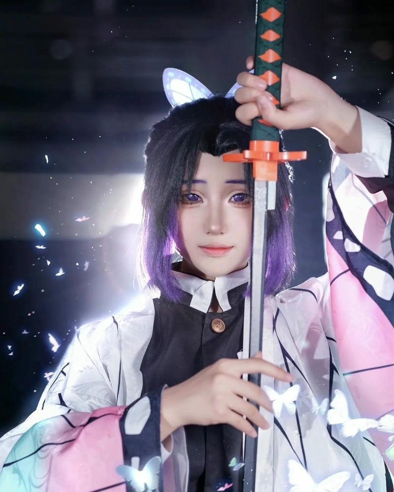 Nữ kiếm sĩ shinobu trong tạo hình cosplay tinh