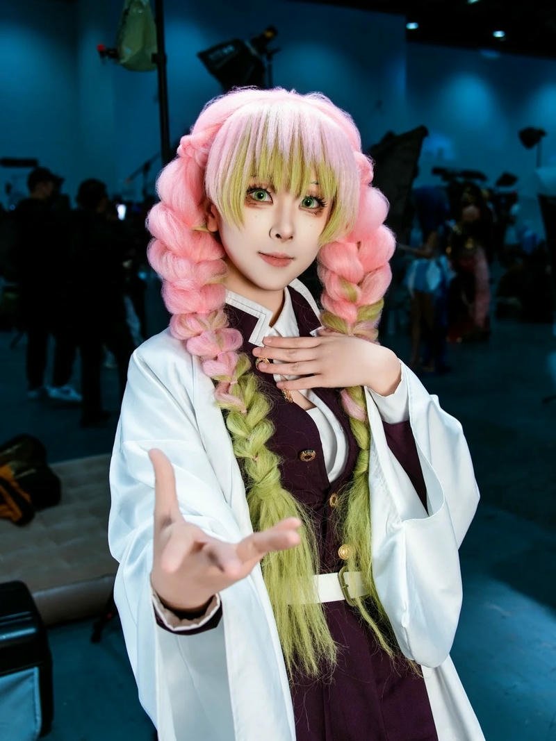 Phong cách cosplay chủ đề luyến trụ rất nổi bật