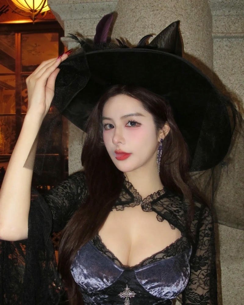 Phong vị phù thủy được dựng lại bằng cosplay