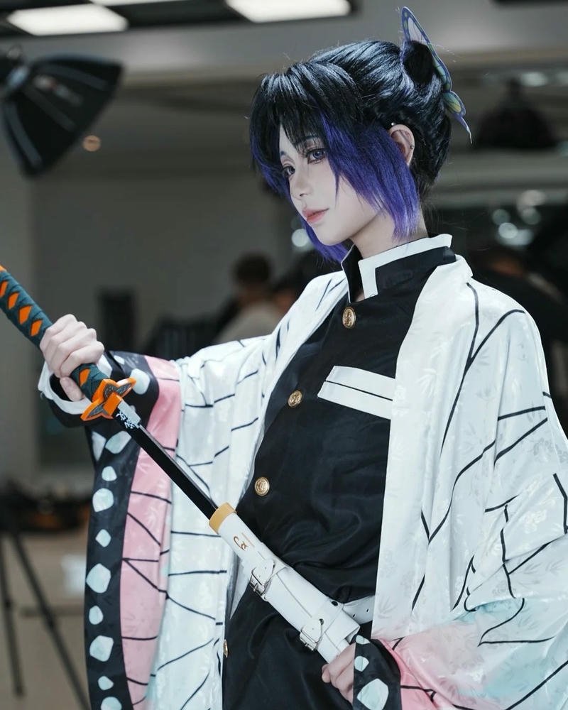 Tạo dáng nhân vật shinobu mang tinh thần anime