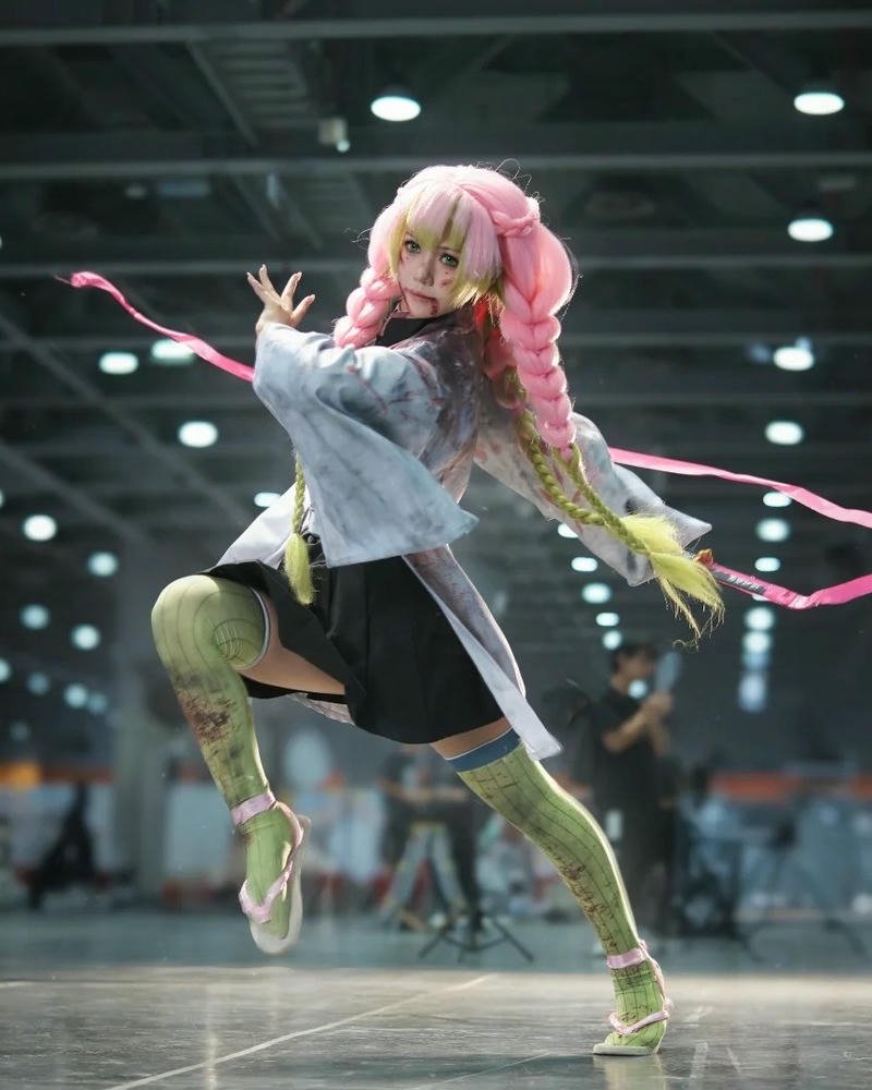 Tạo hình luyến trụ mang tinh thần cosplay sinh động