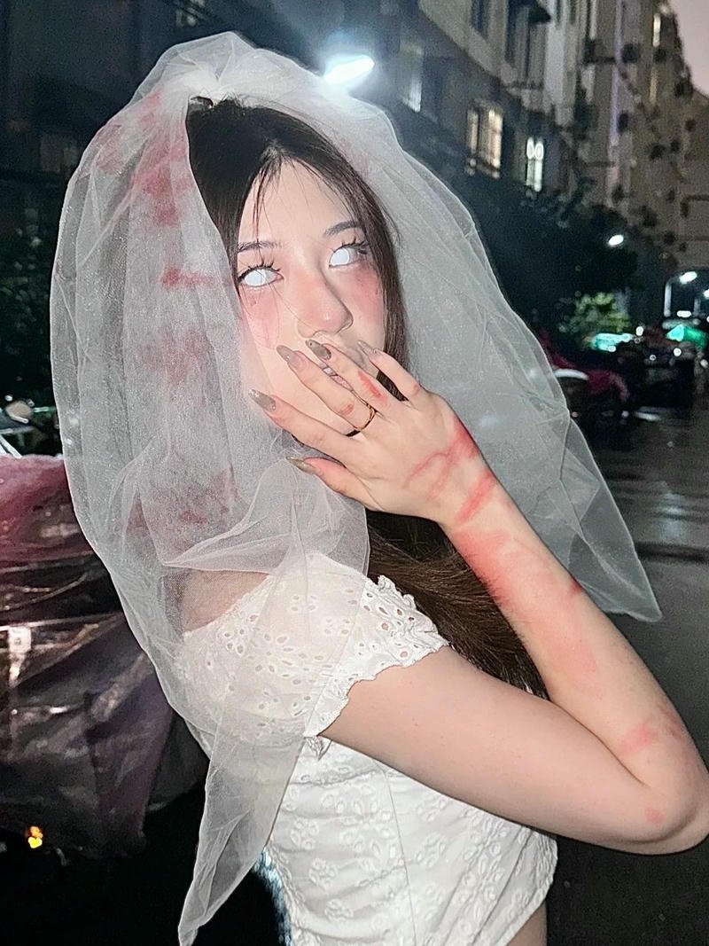 Tạo hình ma nữ theo phong cách cosplay sáng tạo