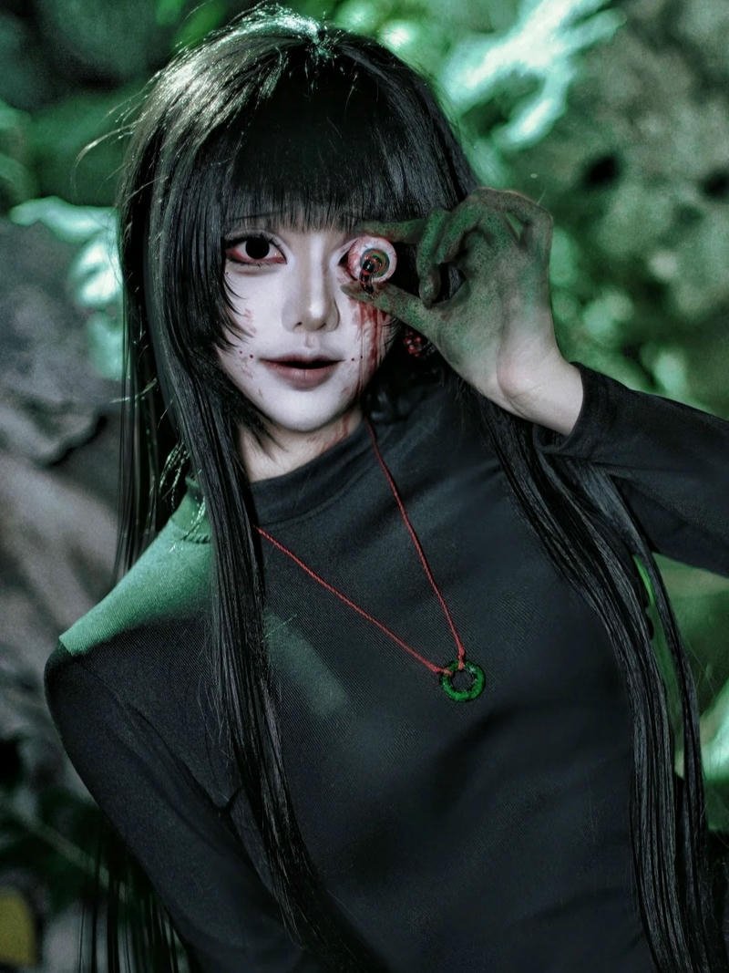 Trang phục ma nữ theo kiểu cosplay ấn tượng lạ
