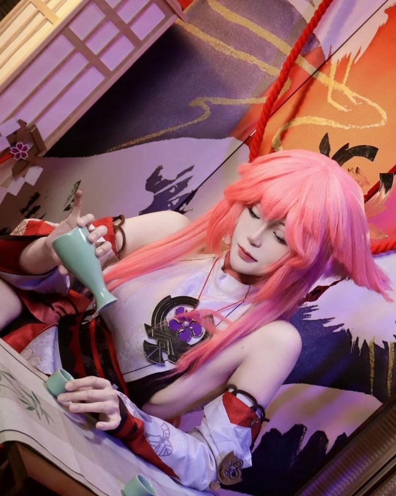 Yae miko cosplay phong cách huyền bí đầy cuốn hút