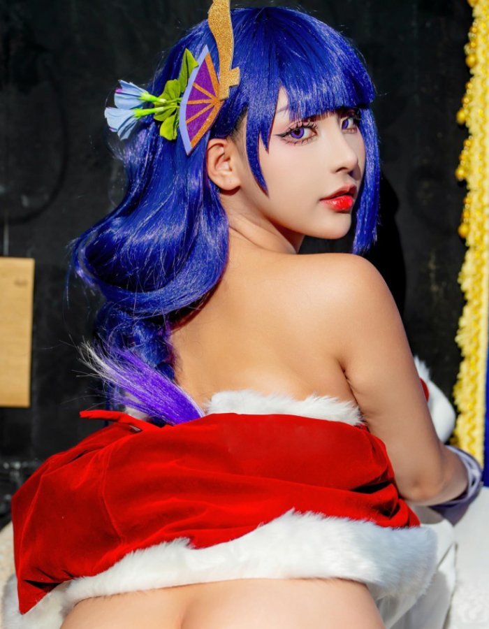 ánh nhìn sắc sảo nổi bật trong ảnh yuumeilyn cosplay