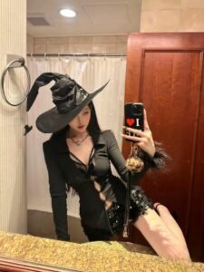 body sexy Halloween nude phù thủy đen
