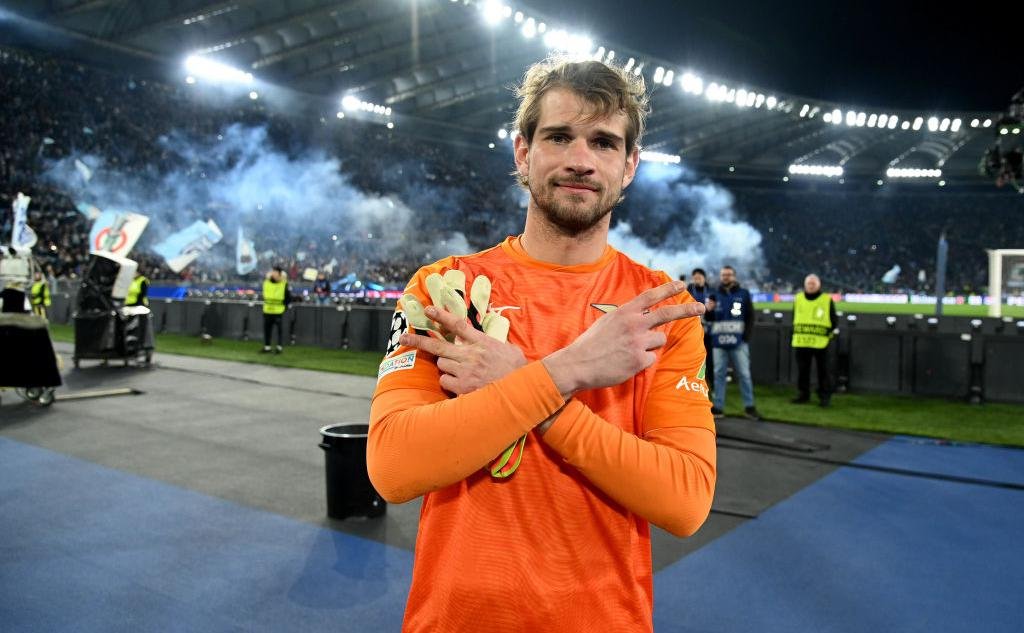 Cú đánh đầu chấn động lịch sử Champions League