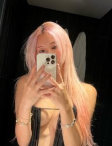 vyvanle onlyfan leak khoe ngực trắng